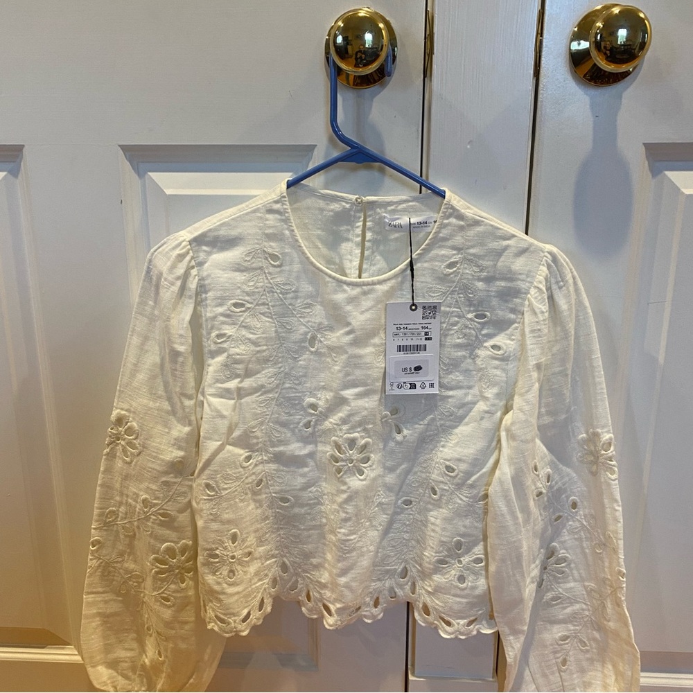 Zara off-white cotton blouse. Brand new with tags!